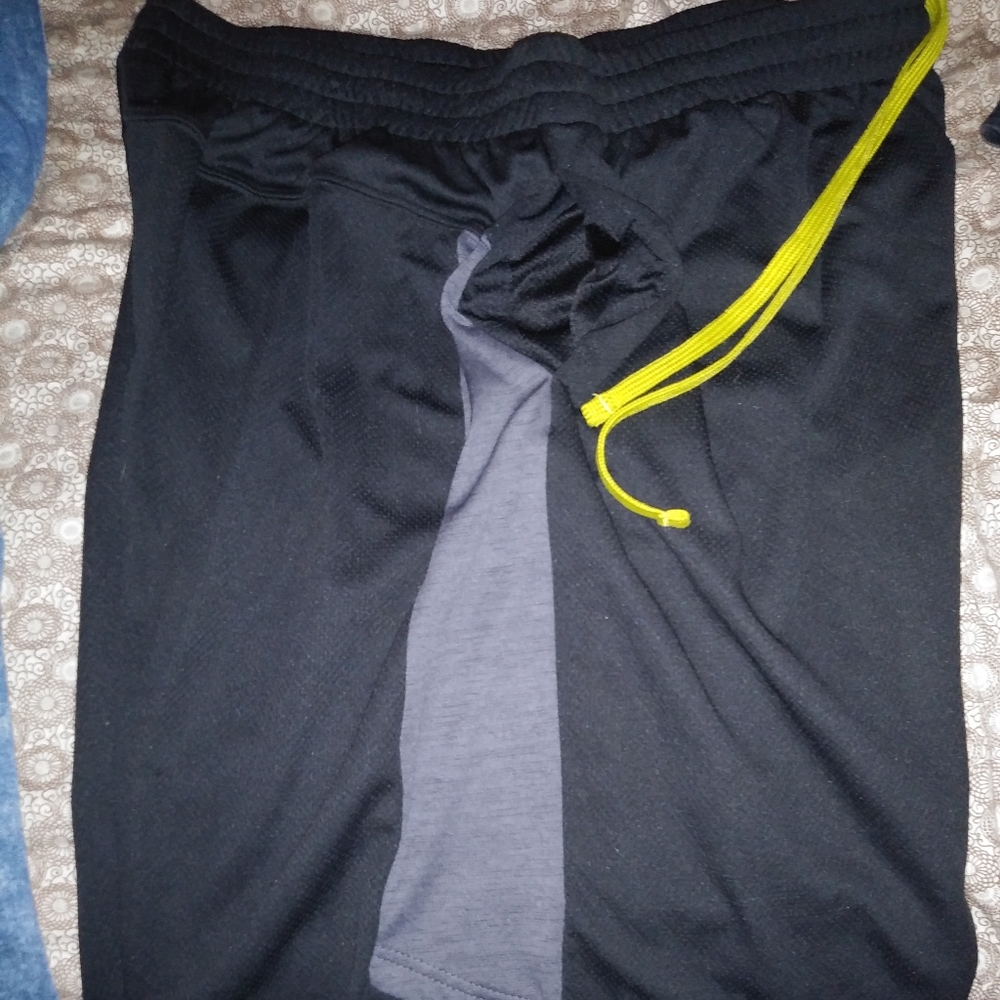 Men's shorts pockets never worn
